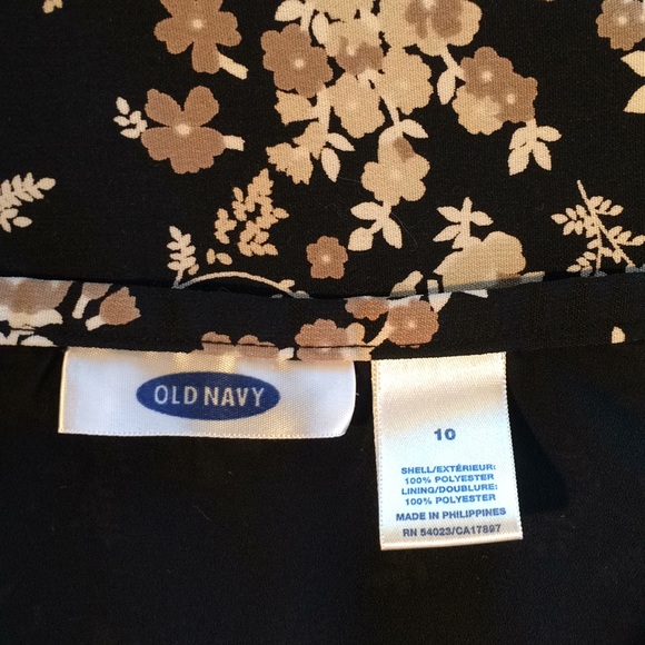 Old Navy Ladies 10 Skirt. Black Floral - Picture 5 of 6